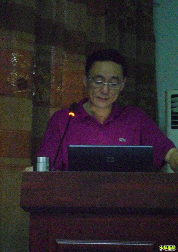 宋晓文在讲课.jpg